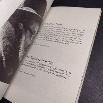 Gandhi: A Man for Humanity by Etti De Laczay -1972 1st Print Paperback