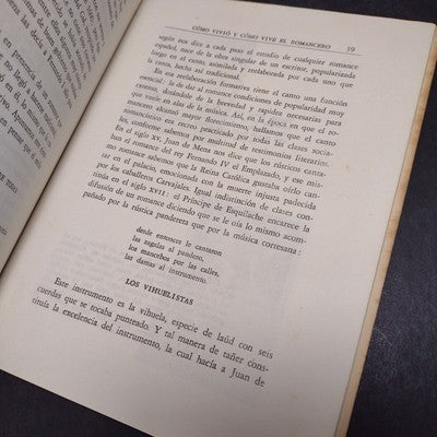 Como Vivio Y Como Vive El Romancero, Ramon Menendez Pidal -1947 Paperback