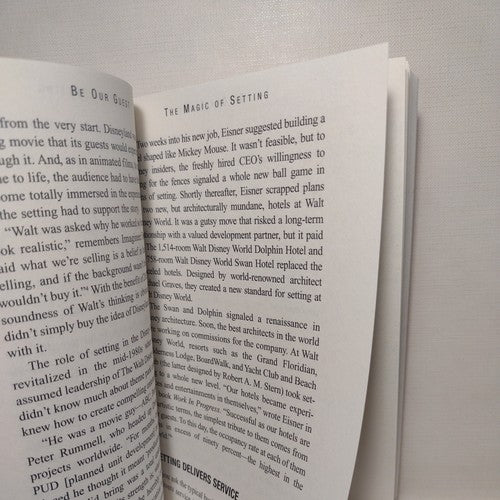 A Disney Institute Book Ser.: Be Our Guest : Perfecting the Art of Customer...