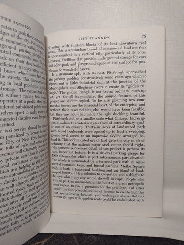 The Squeeze: Cities Without Space By Edward Higbee -1960 -PB -Economics