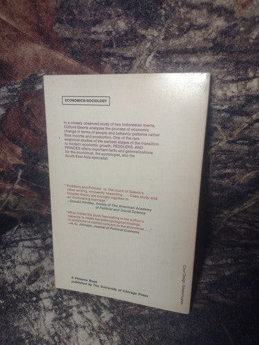 Peddlers and Princes: Social Development by Clifford Geertz -Paperback 1971