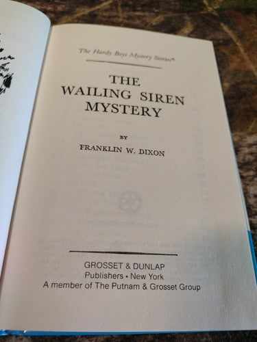 The Hardy Boys #30: The Wailing Siren Mystery by Franklin Dixon -1997 -Hardcover