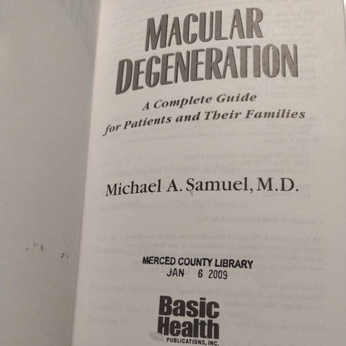 Macular Degeneration : A Complete Guide for Patients and Their Families by Mich