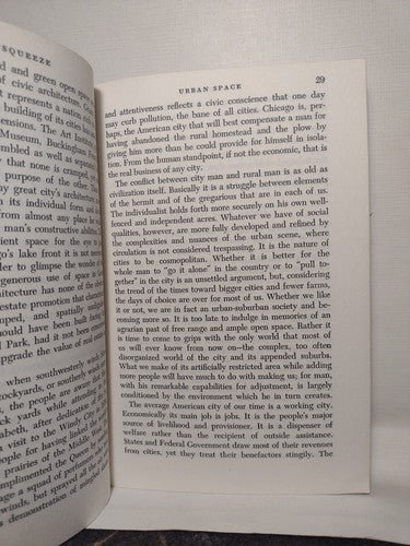 The Squeeze: Cities Without Space By Edward Higbee -1960 -PB -Economics