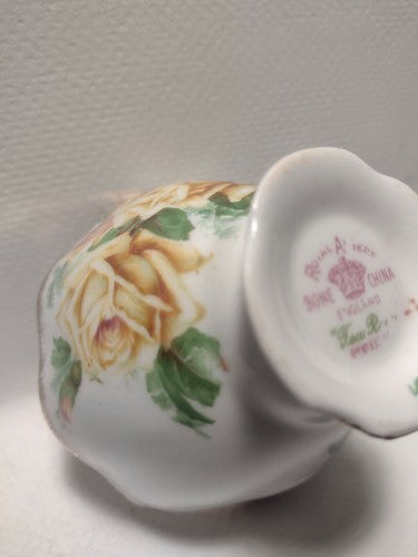 Royal Albert Teacup, England Tea Rose Pattern, Bone China, England