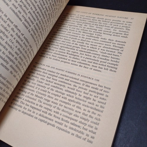 Problems of American Society: Governing Nature by Earl F. Murphy -Paperback 1970