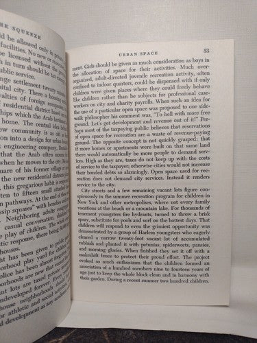 The Squeeze: Cities Without Space By Edward Higbee -1960 -PB -Economics