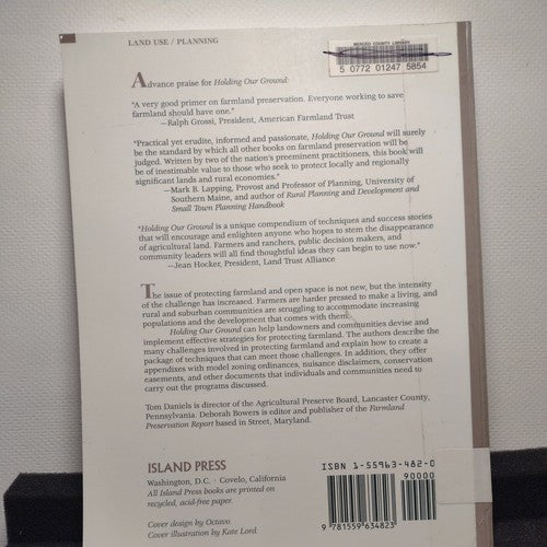 Holding Our Ground : Protecting America's Farms and Farmland by Deborah Bowers