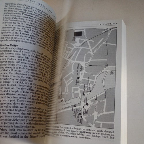 The Real Guides Ser.: Real Guide by Kate Baillie (1990, Trade Paperback)