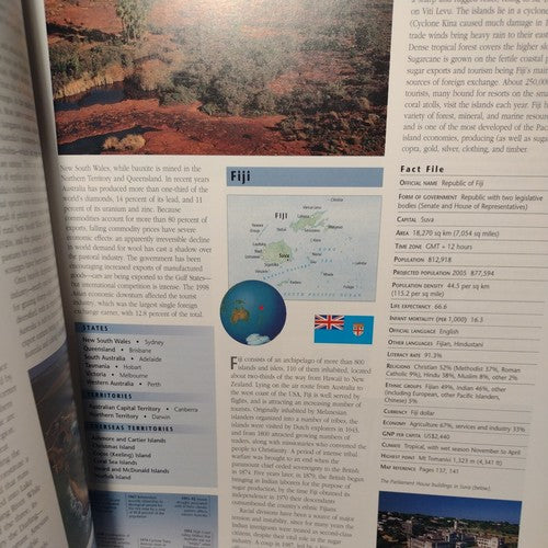Geographica The Complete Illustrated Atlas of the World Hardcover 1999 Lg Format