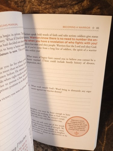 Girls with Swords Fencing Manual by Lisa Bevere (2013, Trade Paperback)