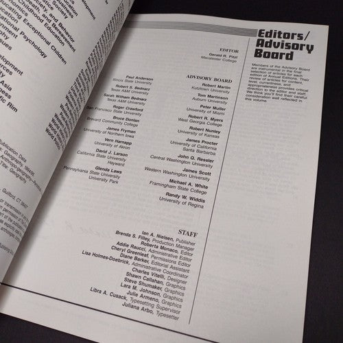Annual Editions: Geography 94/95 -Paperback -9th Edition -Geographic Science