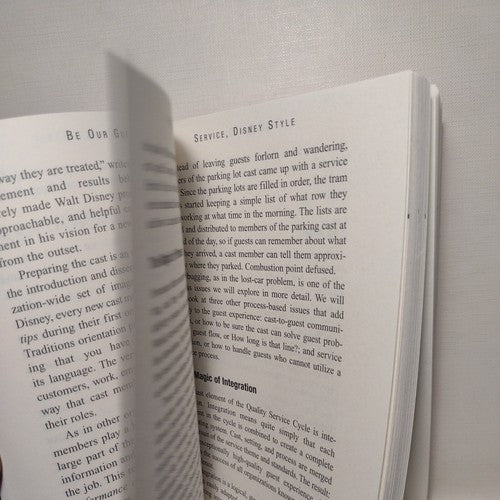 A Disney Institute Book Ser.: Be Our Guest : Perfecting the Art of Customer...