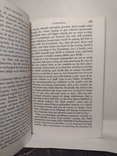 The Squeeze: Cities Without Space By Edward Higbee -1960 -PB -Economics