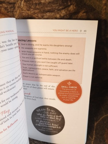 Girls with Swords Fencing Manual by Lisa Bevere (2013, Trade Paperback)