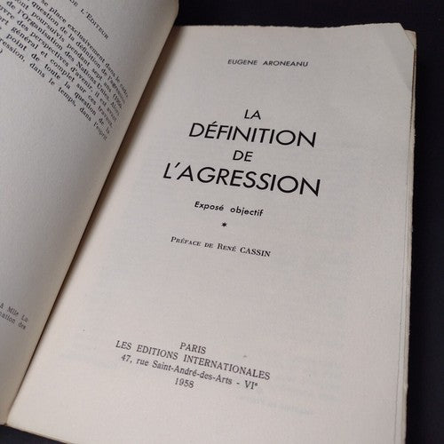 La Definition De L'Agression, Eugene Aroneanu -1958 -French Paperback