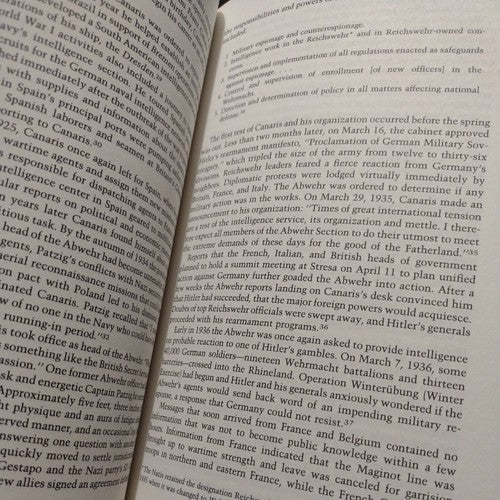 A Century of Spies : Intelligence in the Twentieth Century by Jeffery Richelson