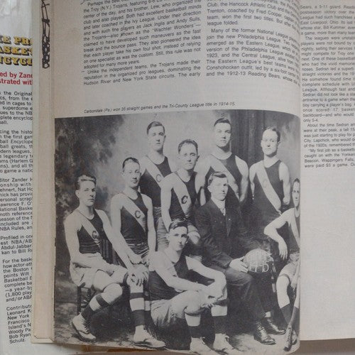 The Pro Basketball Encyclopedia Hardcover Zander Hollander 1977