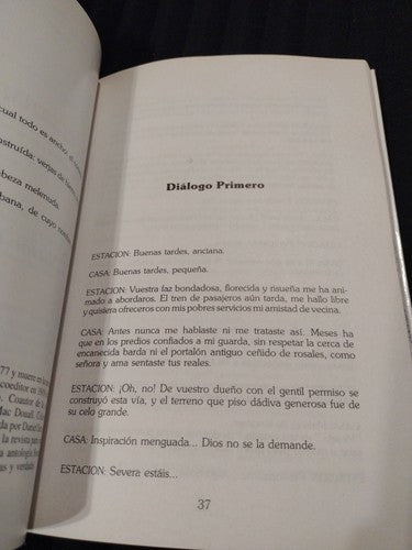 Juguetes De Salon, El Teatro De Los Ninos (1993) Paperback novel spanish