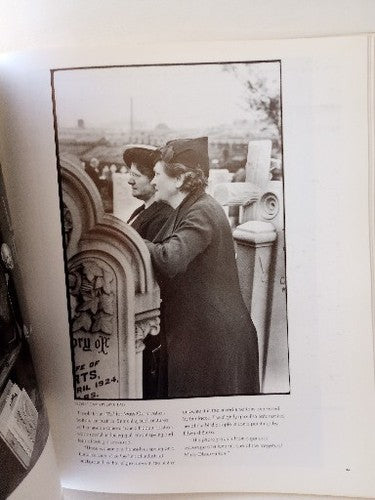 PHOTOGRAPHERS AND THEIR IMAGES By Fiona Mcghee & Fi Mcghee 1st Edition