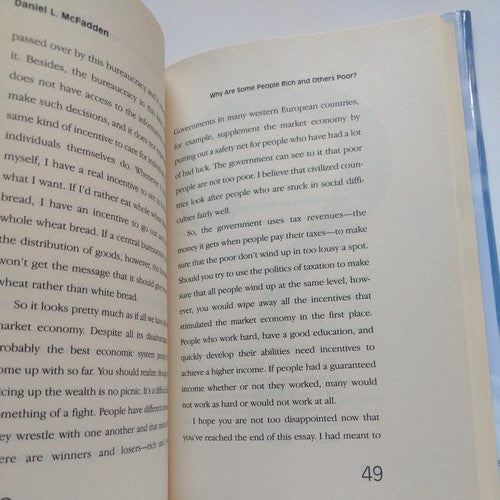 The Nobel Book of Answers : The Dalai Lama, Mikhail Gorbachev, Shimon Peres HCDJ