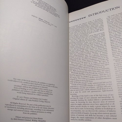 Illustrated Encyclopaedia of World Theatre by Martin Esslin -Paperback 1977