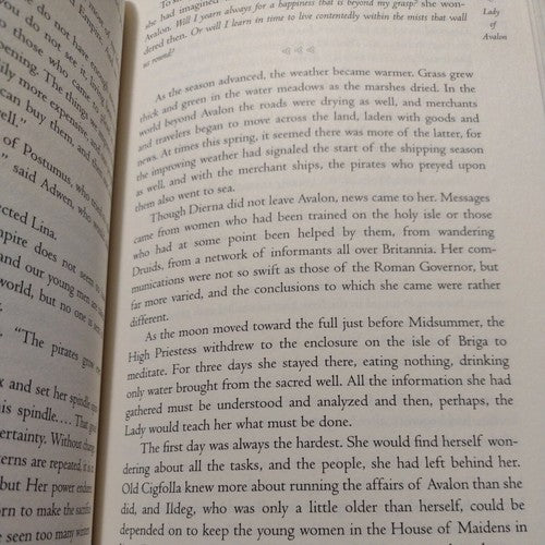 Lady of Avalon by Marion Zimmer Bradley (1997, Hardcover) first Edition