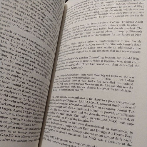 A Century of Spies : Intelligence in the Twentieth Century by Jeffery Richelson