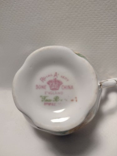 Royal Albert Teacup, England Tea Rose Pattern, Bone China, England