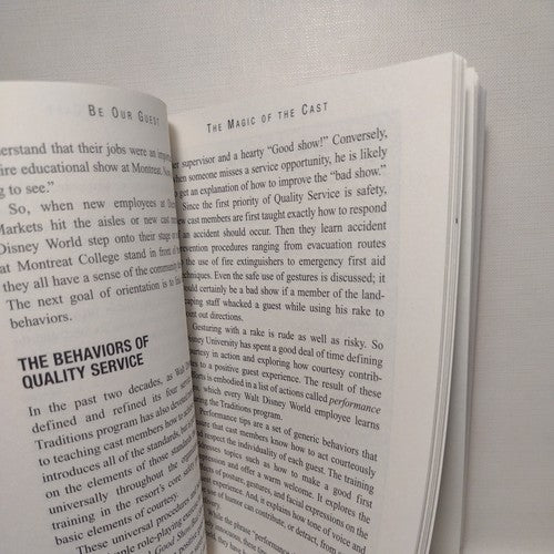 A Disney Institute Book Ser.: Be Our Guest : Perfecting the Art of Customer...