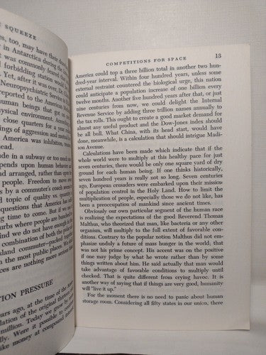 The Squeeze: Cities Without Space By Edward Higbee -1960 -PB -Economics