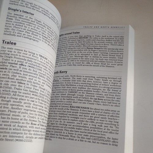 The Real Guides Ser.: Real Guide by Kate Baillie (1990, Trade Paperback)