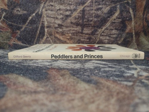 Peddlers and Princes: Social Development by Clifford Geertz -Paperback 1971