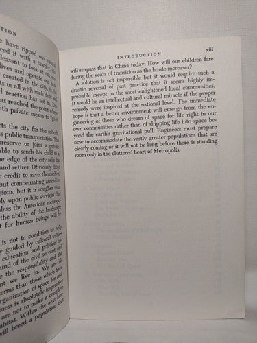 The Squeeze: Cities Without Space By Edward Higbee -1960 -PB -Economics