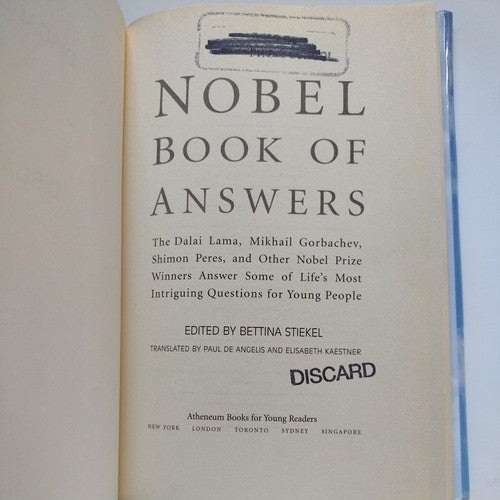 The Nobel Book of Answers : The Dalai Lama, Mikhail Gorbachev, Shimon Peres HCDJ