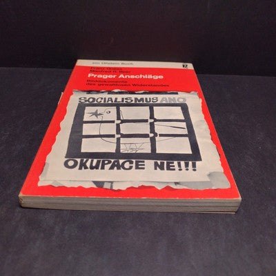 Prager Anschlage: Bilddokumente des Gewaltlosen Widerstandes -1967 Paperback