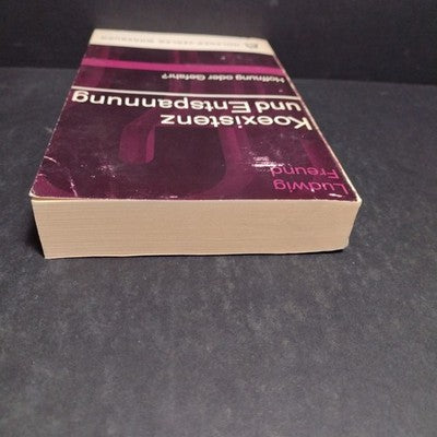 Koexistenz und Entspannung, Ludwig Freund - 1966 German Paperback - Ex Libris