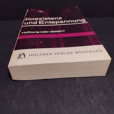Koexistenz und Entspannung, Ludwig Freund - 1966 German Paperback - Ex Libris