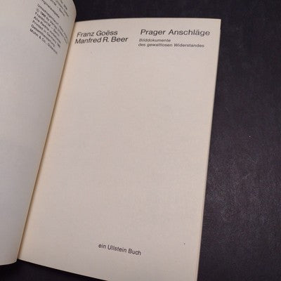 Prager Anschlage: Bilddokumente des Gewaltlosen Widerstandes -1967 Paperback