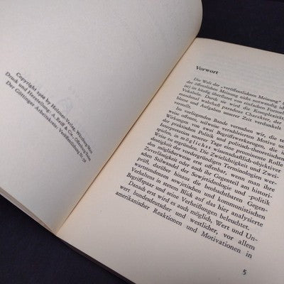 Koexistenz und Entspannung, Ludwig Freund - 1966 German Paperback - Ex Libris