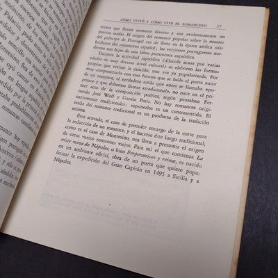 Como Vivio Y Como Vive El Romancero, Ramon Menendez Pidal -1947 Paperback