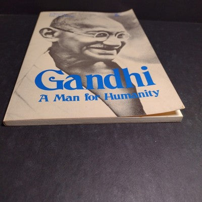 Gandhi: A Man for Humanity by Etti De Laczay -1972 1st Print Paperback