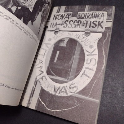 Prager Anschlage: Bilddokumente des Gewaltlosen Widerstandes -1967 Paperback