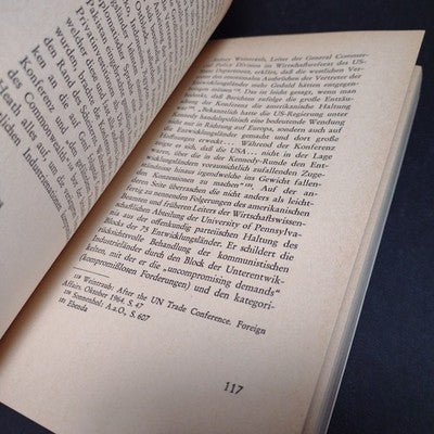 Koexistenz und Entspannung, Ludwig Freund - 1966 German Paperback - Ex Libris