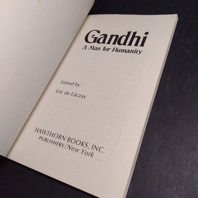 Gandhi: A Man for Humanity by Etti De Laczay -1972 1st Print Paperback